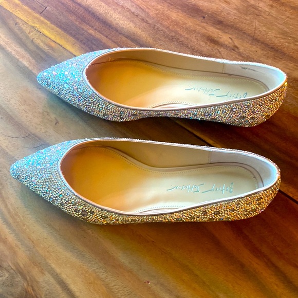 Betsey Johnson Remy flat - Picture 3 of 5